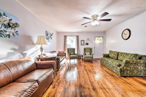 Outdoor Dining and Yard Pet-Friendly Temple Home