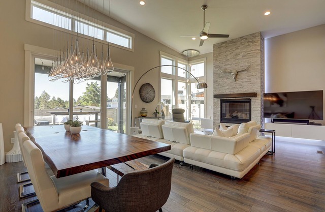 Outdoor Living! Modern & Fresh, Hot Tub, A/C, Mountain View, Peloton