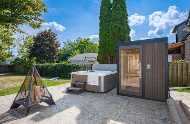 Outdoor Sauna|Hot Tub|Playroom|Port Dallhousie