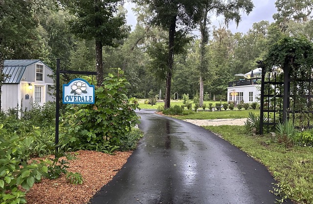 Ovedale Lodge. A cabin on a three acre estate in Horse Country, Ocala