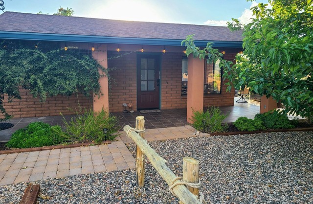 Overlook the valley, hike, wine taste, relax! 2BR