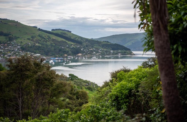 Overton Cottage - Akaroa Holiday Home