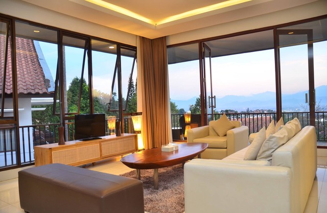 Oyama City View 4BR Villa With a Private Pool