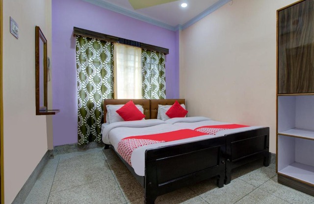 OYO Hotel Dhara