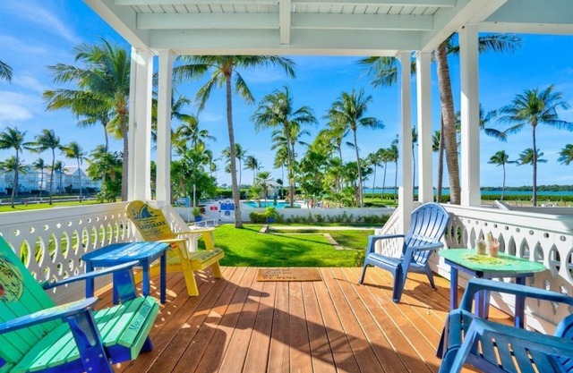 P42 - Gulf Front condo with 3 bedrooms 2.5 baths, pool and dock