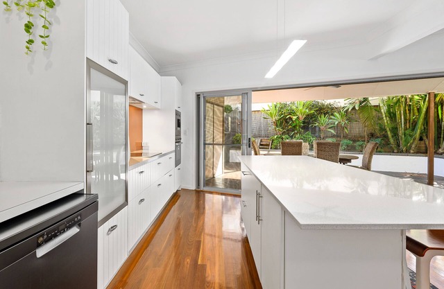 Paddington Pad Dual Living 4 bedrooms Walk Suncorp Quiet Private Back Deck n