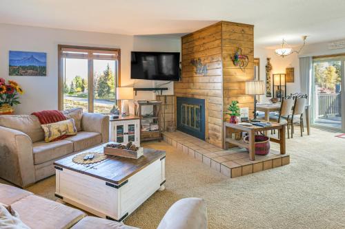 Pagosa Condo with Deck, 4 Mi to Hot Springs and Dtwn