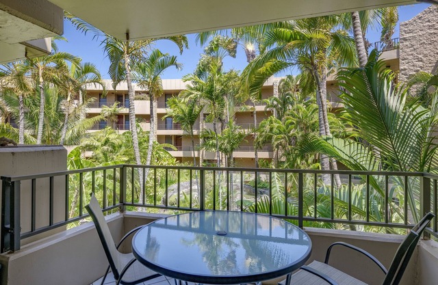 Paki Maui #318 1 Bedroom Condo by RedAwning