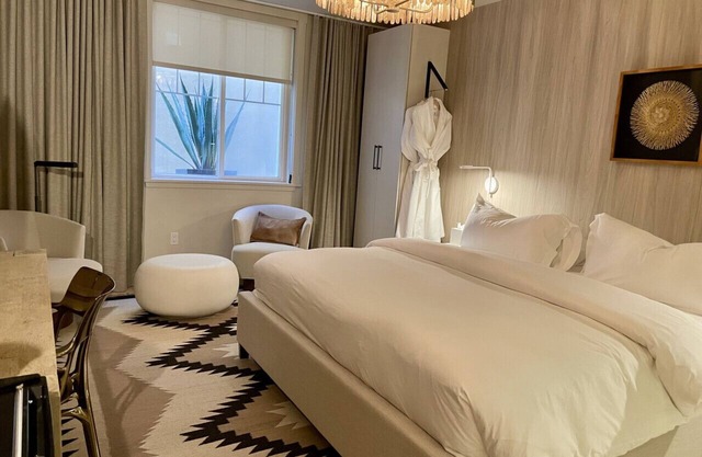 Palace Modern Hotel at the Plaza - King 13