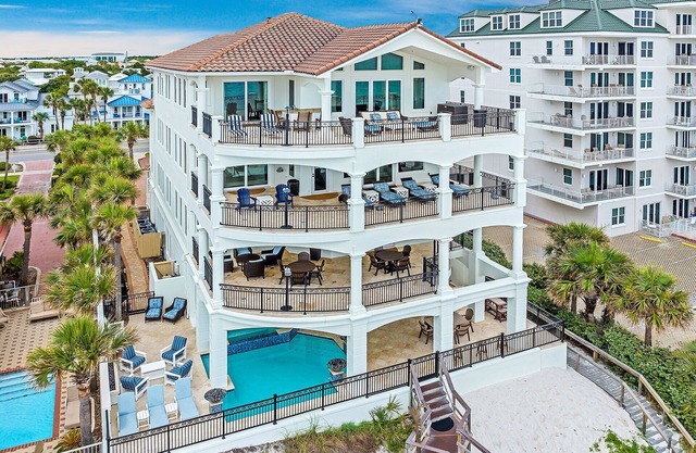 Palazzo Del Mar - Beachfront Estate with Private Pool and Guest House