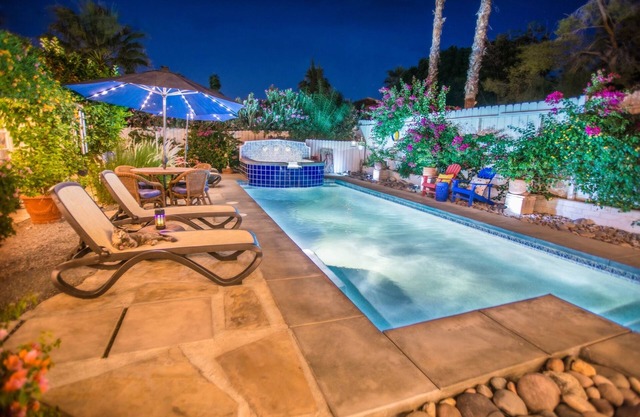 Palm Desert: Pool, BBQ, Garden, Firepit-Tranquil Old Hollywood Charm