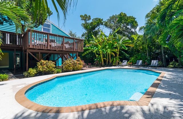 Palm Paradise - Pet Friendly Home on Siesta Key w/Large Heated Private Pool & Outdoor Area!