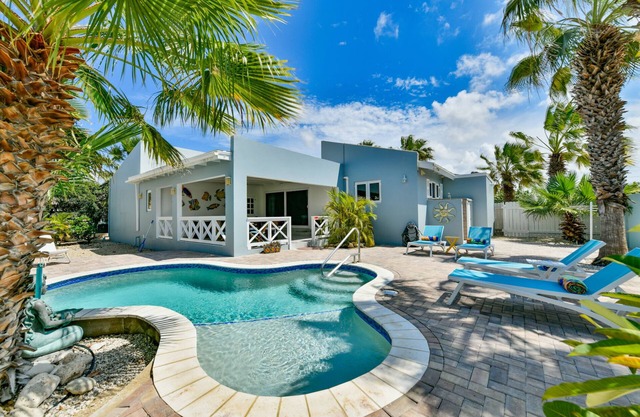 Palm trees, Private pool, Minutes from fabulous beaches.
