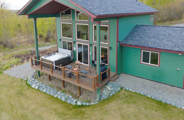 Palmer's Hidden Luxury Mountain Getaway, Now with Hot Tub!