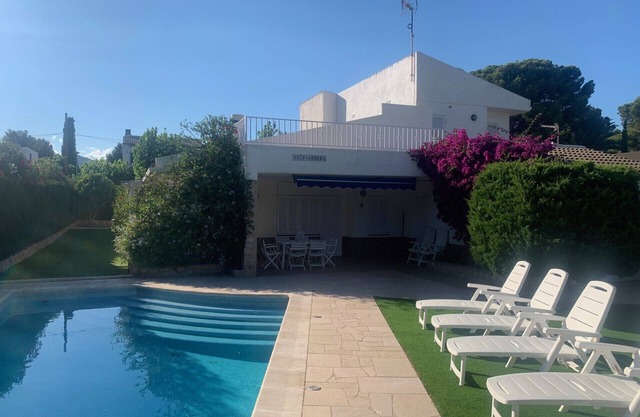 Palomera, Calafat, in front of the sea, 5 mn beach, swimming pool