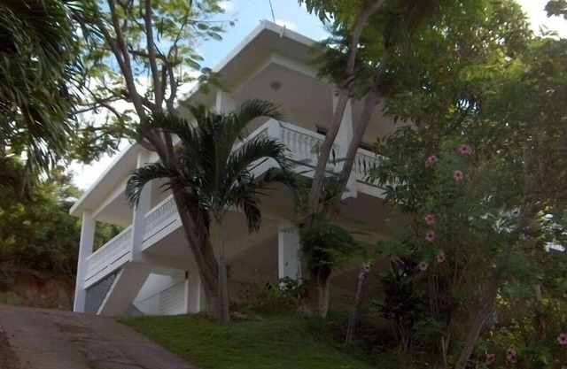 Panoramic Ocean Views and Tropical Breezes