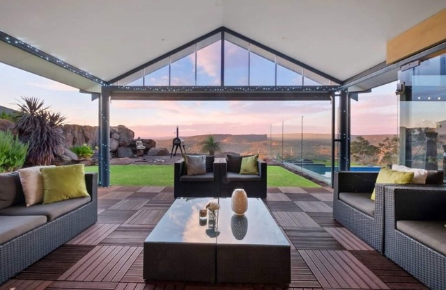 Panoramic views, secluded nature retreat in the Perth Hills