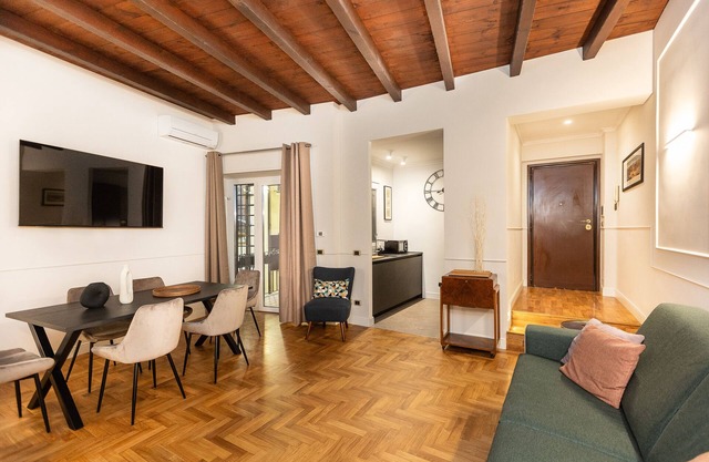Pantheon Apartment with Terrace