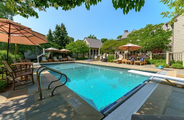 Paradise Found - Luxury Vacation - pool, lake access, putting green, basketball court, game room