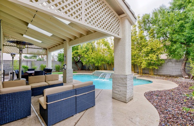 Paradise in Vegas near the Strip w/game room & pool!