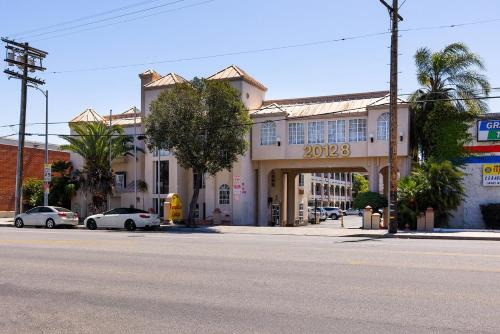 Paradise Lodge - Canoga Park, Los Angeles
