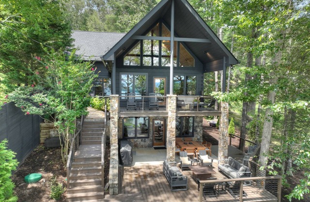 Paradise on the Lake! The perfect house to make lasting memories.