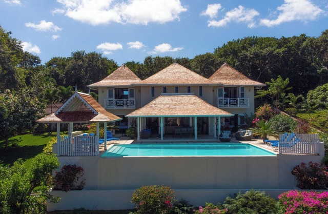 Paradise Plum Villa 5BR - Rose Hall Estates.