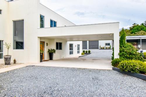 Paradise Point - Entire home in Clarence Point, Tasmania Australia, 10 guests 7 bedrooms 7 beds 3 baths