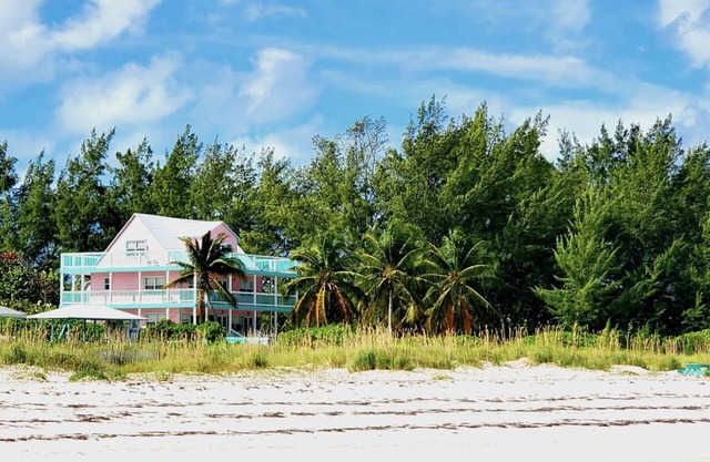 Paradiso Oasis - Beautiful Beachfront Oasis on Secluded Island in the Bahamas!