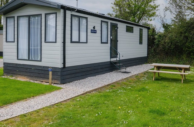 PARBOLA 29, pet friendly, with pool in Gwinear