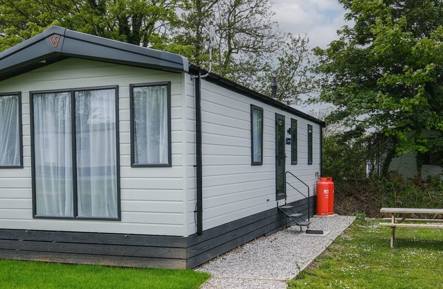 PARBOLA 31, family friendly, with pool in Gwinear