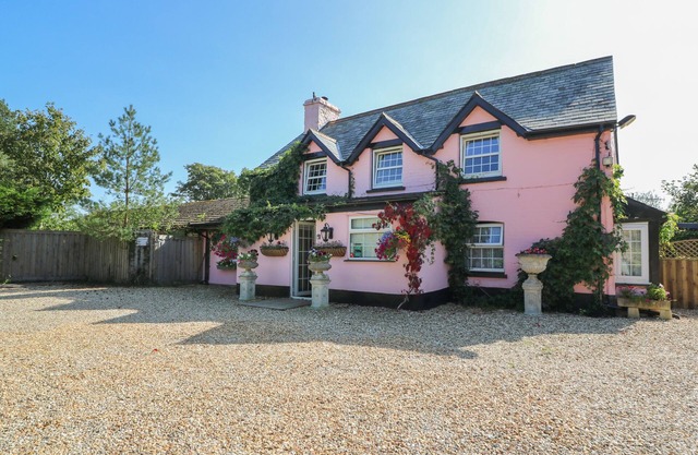 PARK HOUSE, pet friendly, character holiday cottage in Crossgates