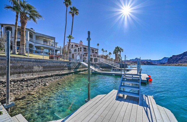 Parker Studio Nestled on the Colorado River!