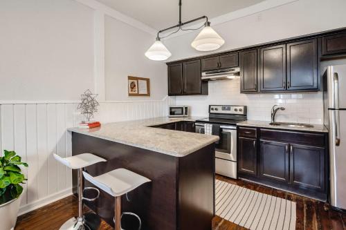 Parkside Haven - Charming 1BR Corner Property