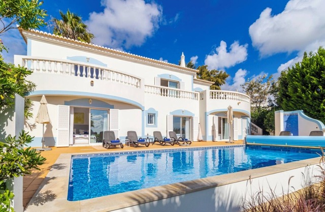 Parque da Floresta 208 - three bedroom villa with private pooln