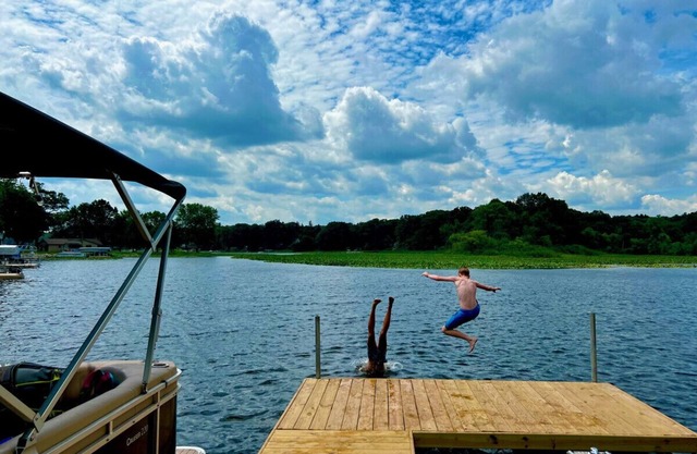 `Party on Pine` Pontoon & HotTub