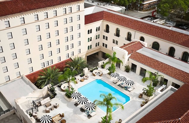 Pasadena Hotel & Pool, 3 Classic Accommodations, Pets -friendly Hotel!