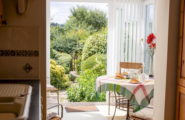 Pass the Keys Cosy cottage with views over the Shropshire hills
