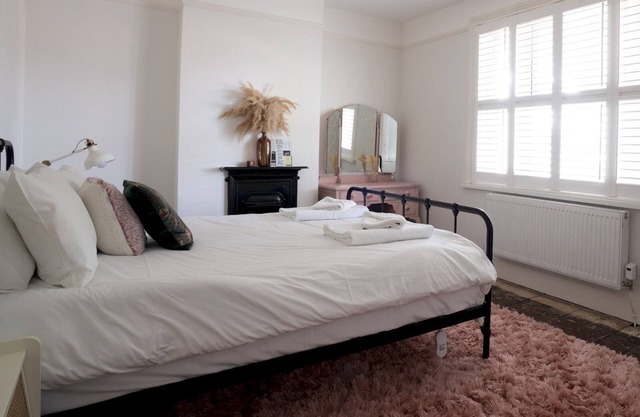 Pass the Keys | Stylish Victorian home with garden