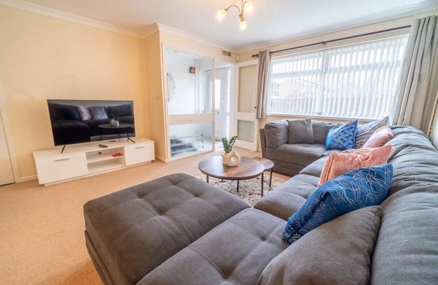 Pass the Keys | Stylish 3 bedroom home with free parking