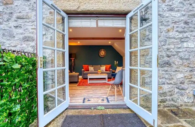 Pass the Keys | Stylish & Modern Bakewell Cottage for 4 & Parking