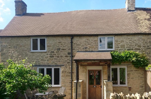 Pass the Keys The Pippins a Cotswold cottage and garden parking