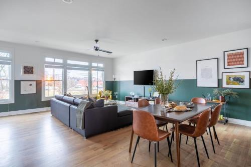 Patsy Emmylou by AvantStay Stylish 2 Home Buyout in Heart of Nashville