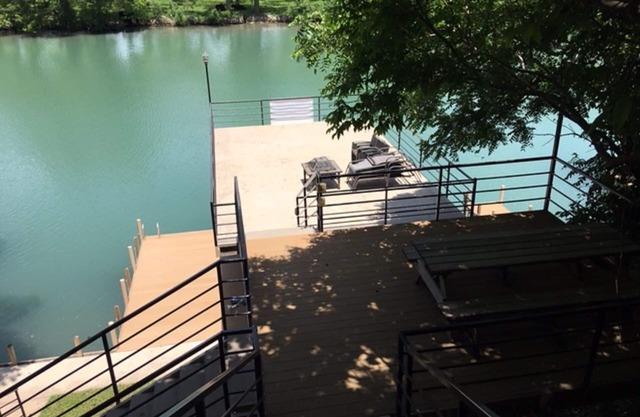 Patterson Place is cozy and has Beautiful Waterfront