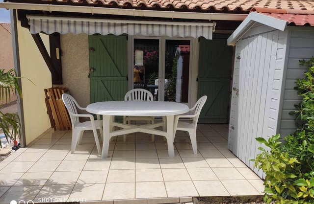 Pavillon à 100 Mètres de la Plage Avec Piscine