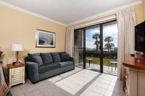 PB A115 -Cozy Poolside - Close to Beach and Attractions!