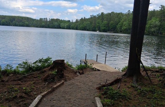 Peace andprivacy wait you w/ 160' waterfront and dock