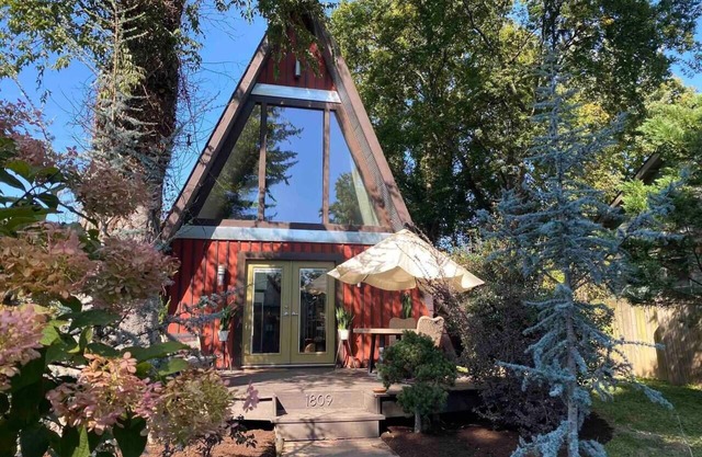 Peace Teepee - Walk to Shelby Park & local shops!