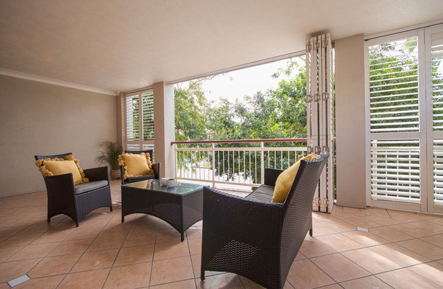Peaceful 2B2B with Parking | Walk to Cafes + Ferry