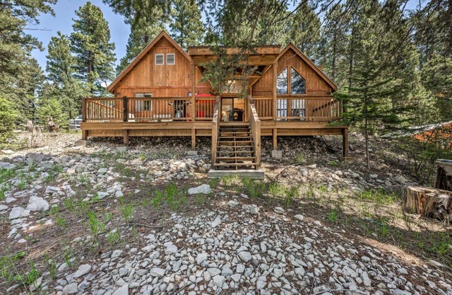 Peaceful and Private Cloudcroft Cabin with Deck!